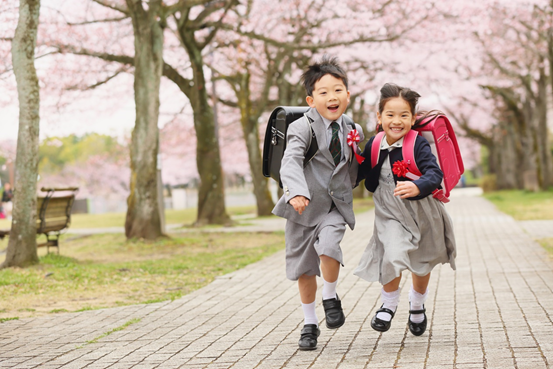 迎着樱花开学，特殊时期开学典礼看日本“教”与“育”
